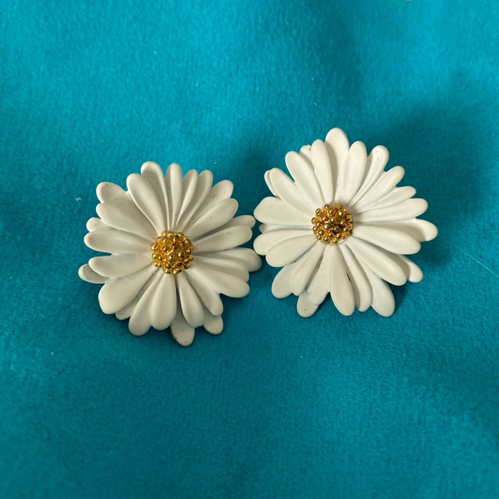 Flower earrings never worn